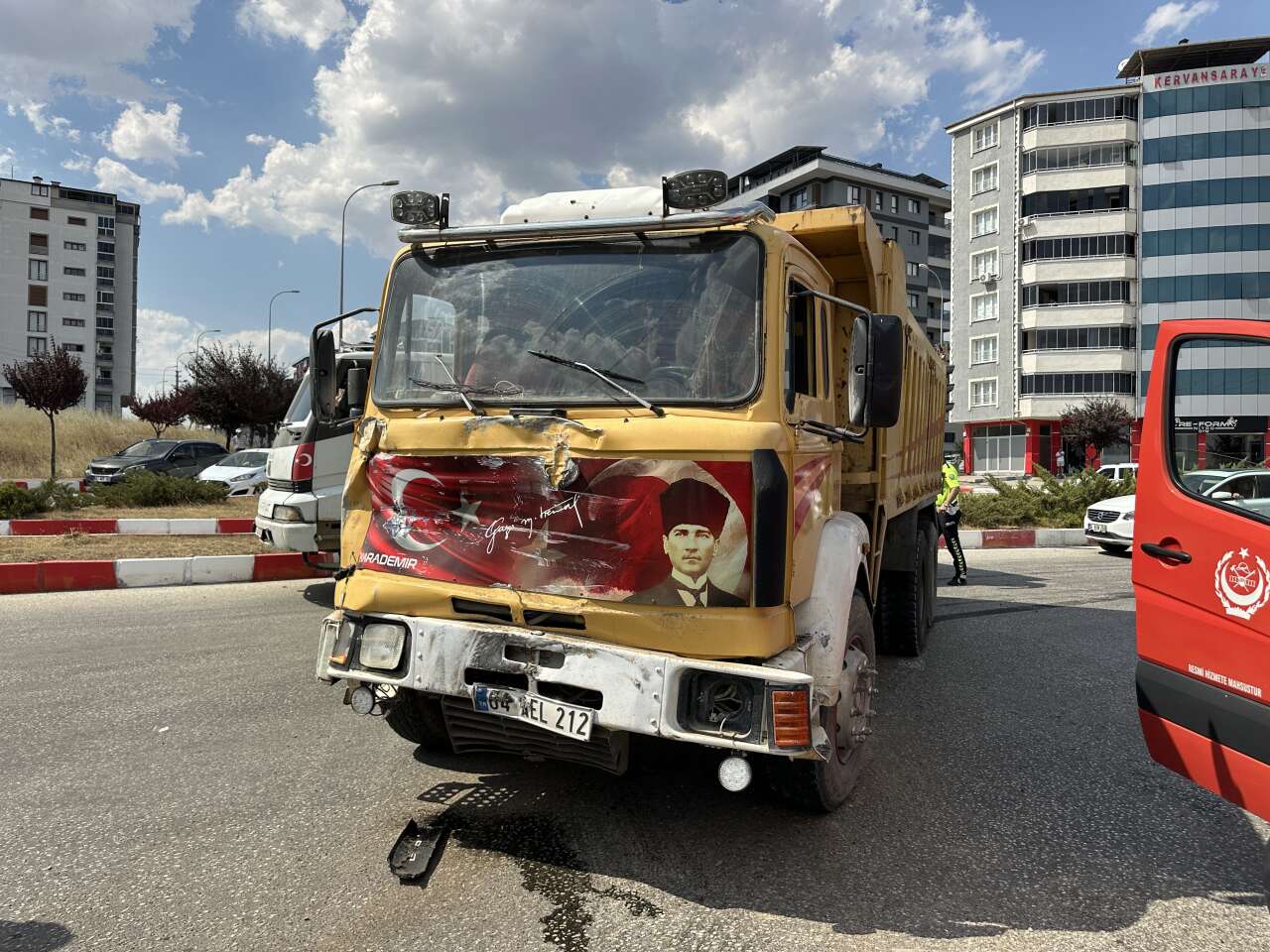 Yangına giden itfaiye aracı kaza yaptı! 2 personel yaralandı 2